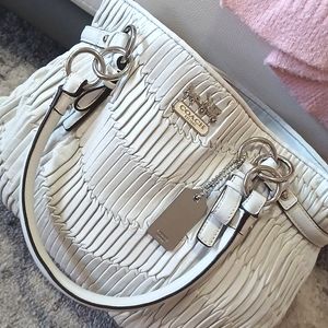 Coach bag, beautiful white leather, with lilac satin interior, perfect condition